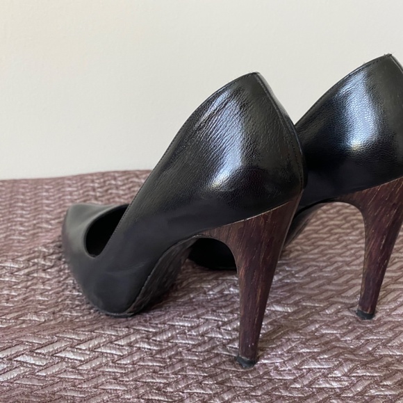 Salvatore Ferragamo Fabulous Black Pumps - Picture 4 of 6